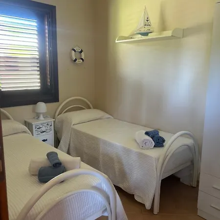 Casa Df Con Piscina * カンポフェリーチェ・ディ・ロッチェッラ